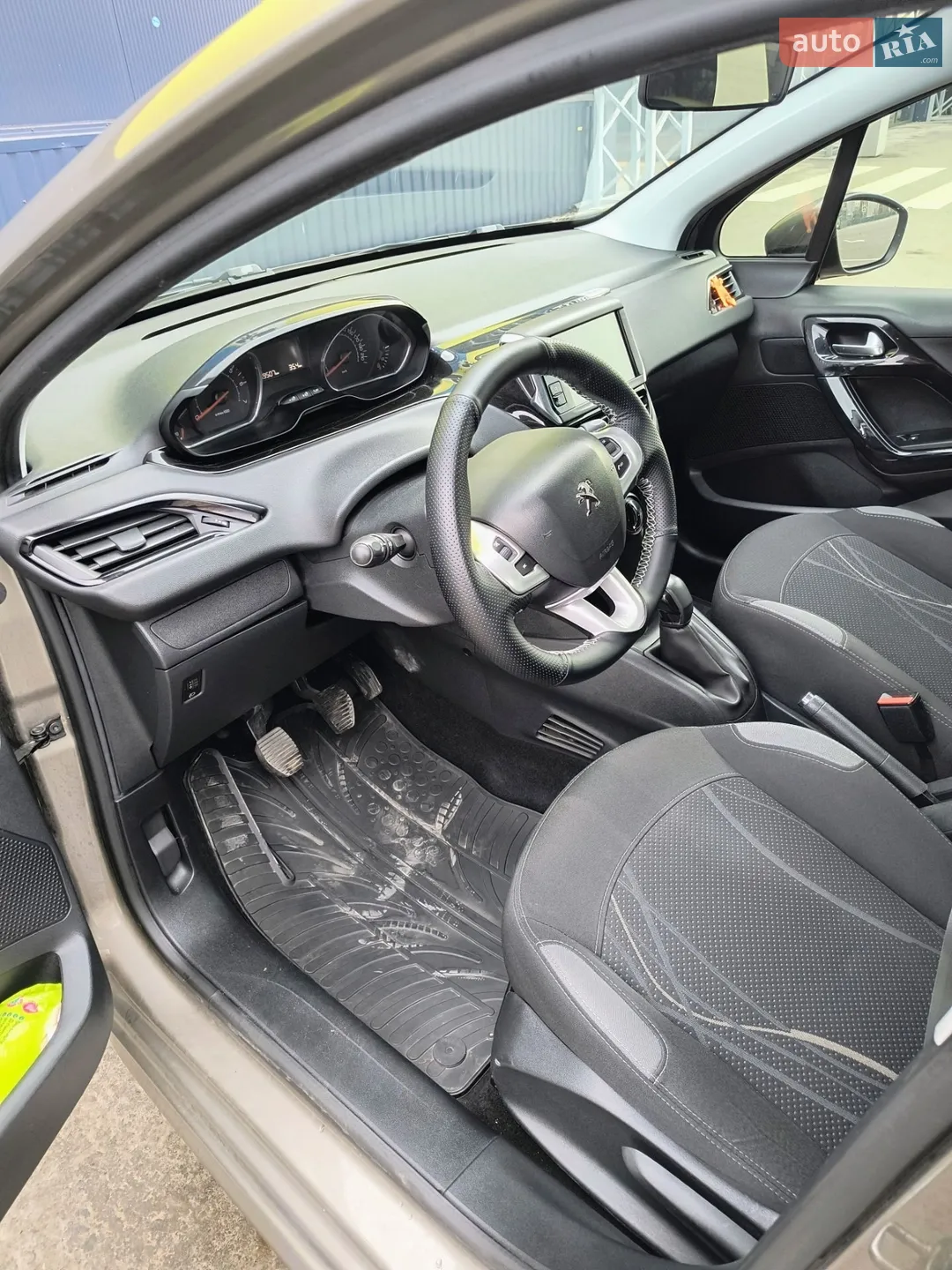 2013 Peugeot 208 - мініатюра 10