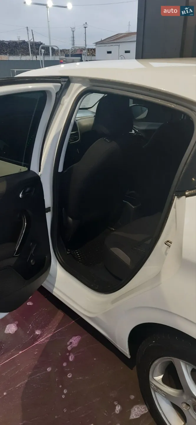 2012 Peugeot 208 - мініатюра 17
