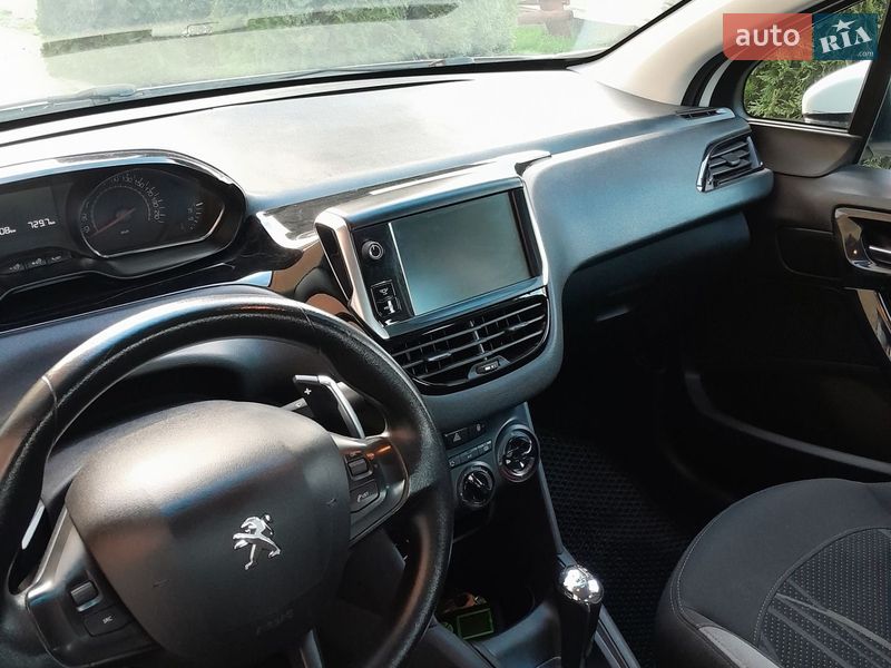 Хэтчбек Peugeot 208 2012 в Рогатине