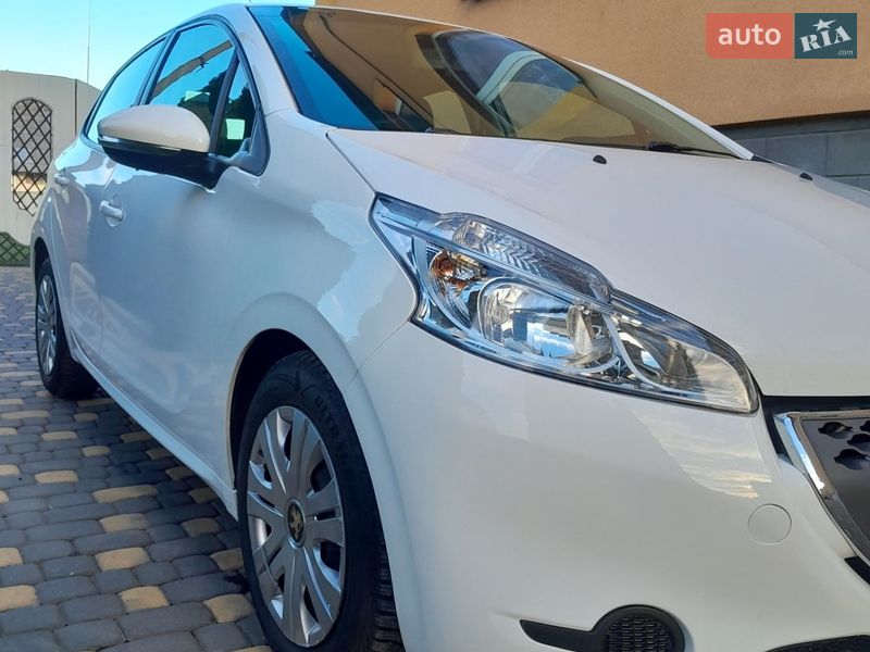 Хэтчбек Peugeot 208 2012 в Рогатине