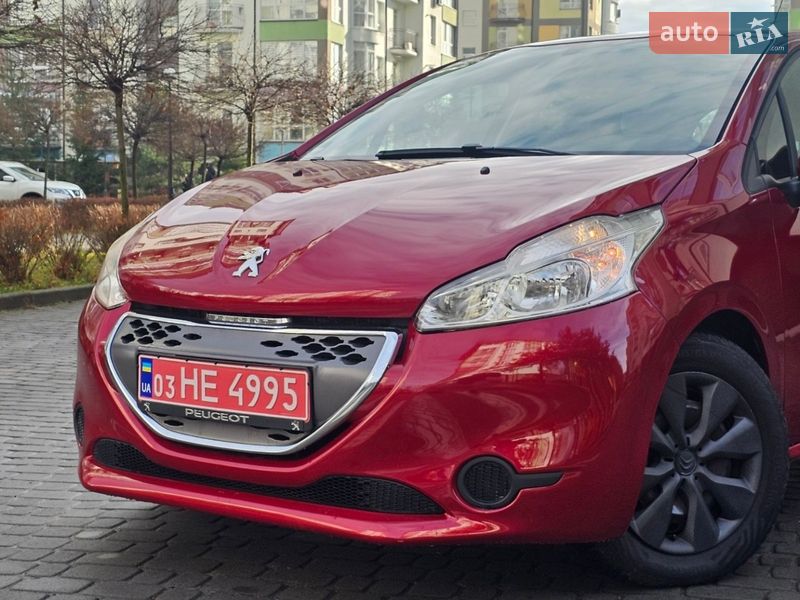 Хетчбек Peugeot 208 2012 в Івано-Франківську