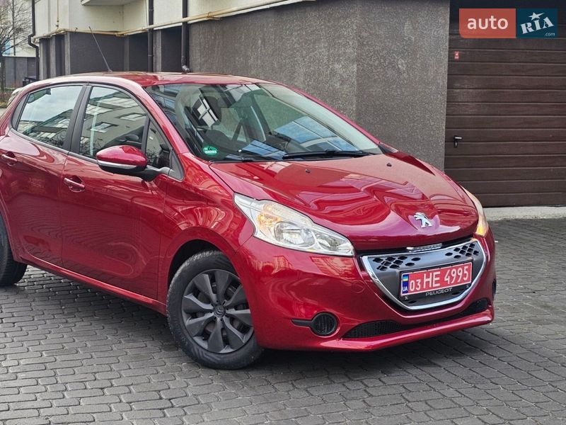 Хетчбек Peugeot 208 2012 в Івано-Франківську