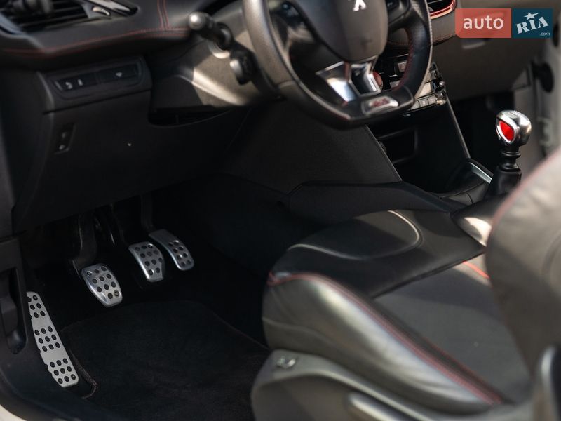 Хэтчбек Peugeot 208 2013 в Львове