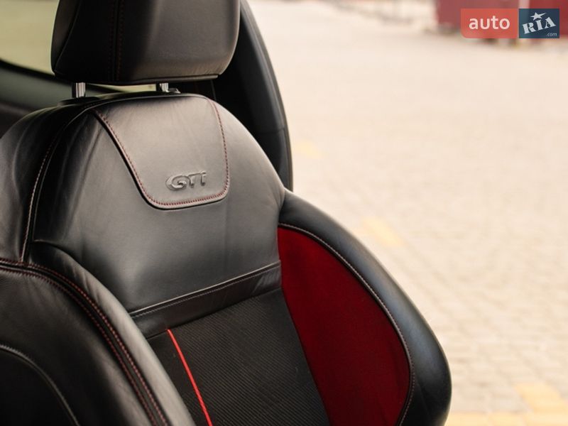 Хэтчбек Peugeot 208 2013 в Львове