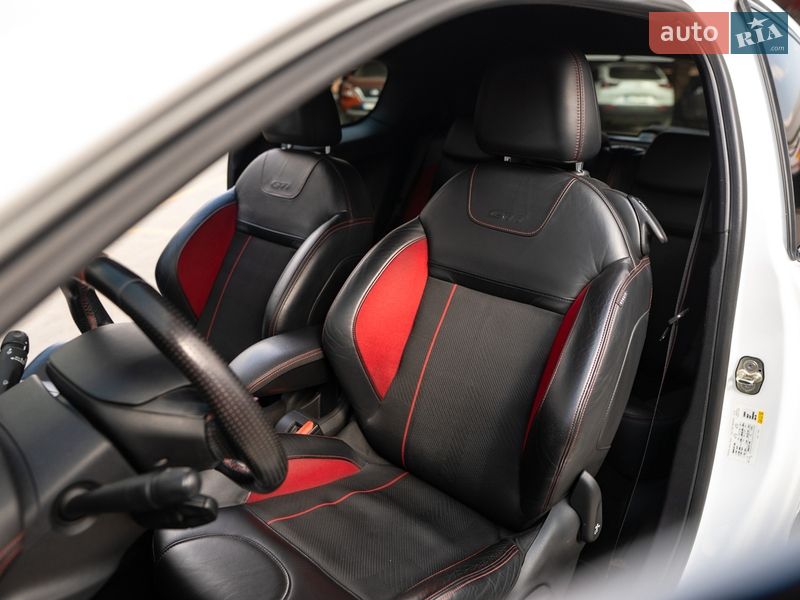 Хэтчбек Peugeot 208 2013 в Львове