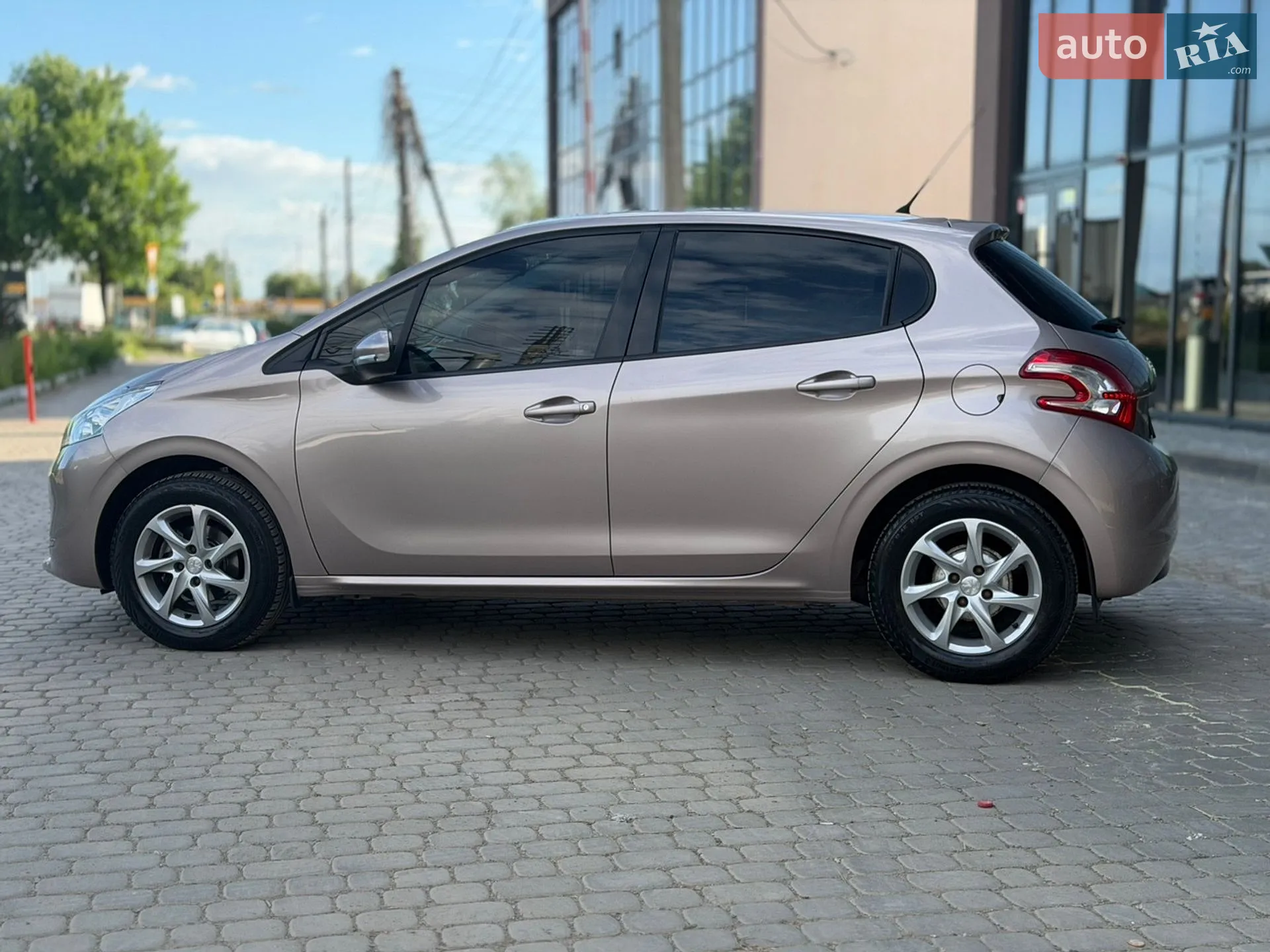 2013 Peugeot 208 - мініатюра 13