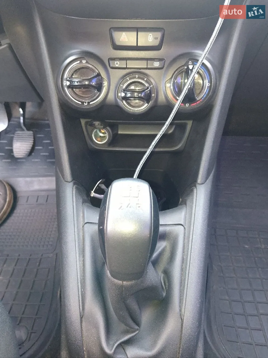 2013 Peugeot 208 - мініатюра 13