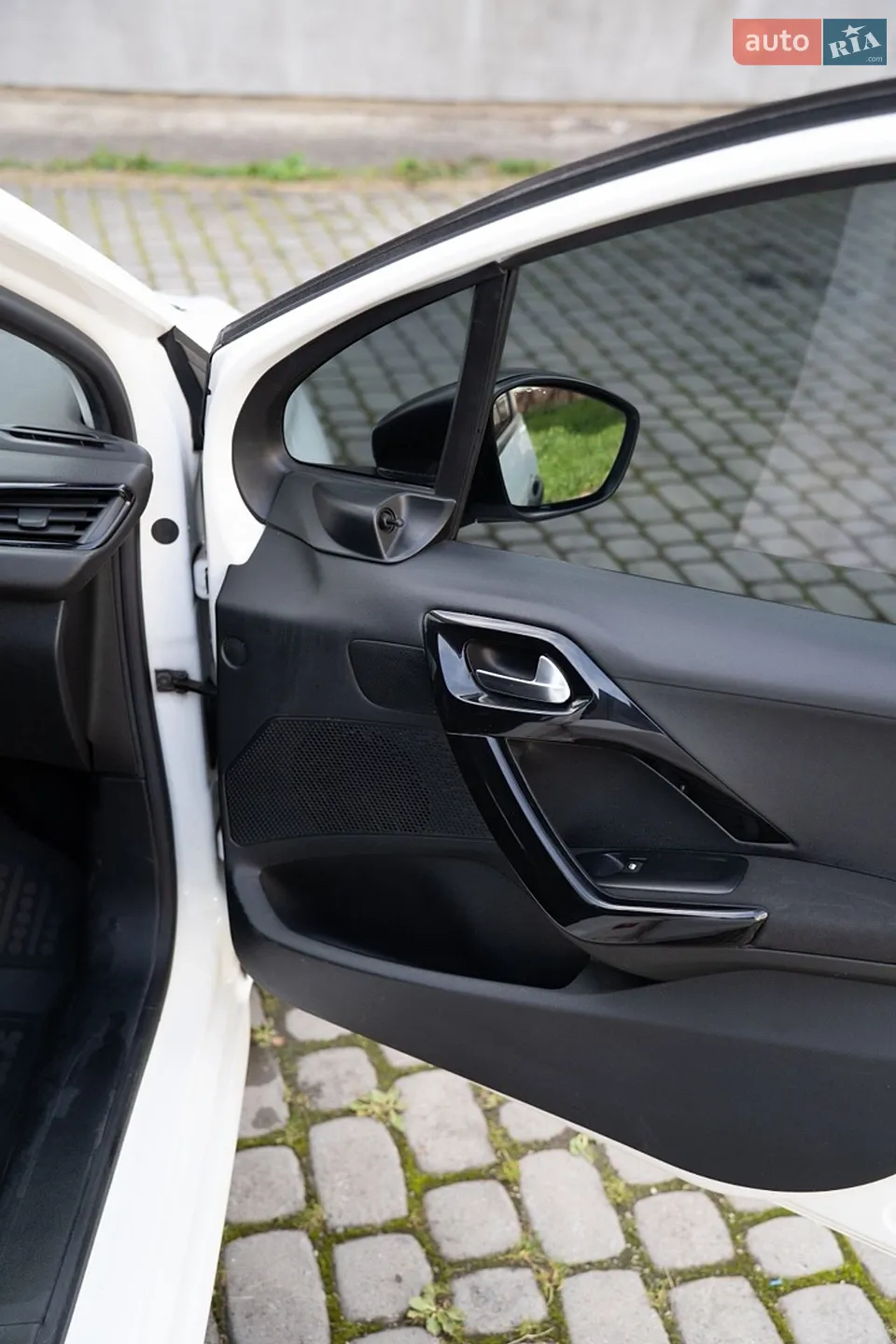 2013 Peugeot 208 - мініатюра 5