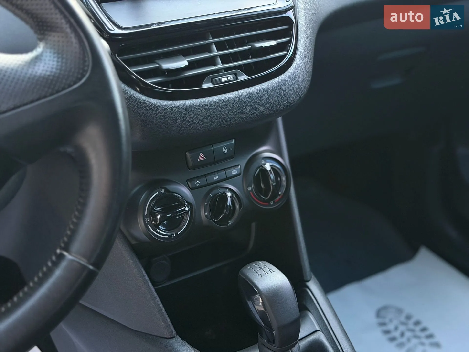 2013 Peugeot 208 - мініатюра 13