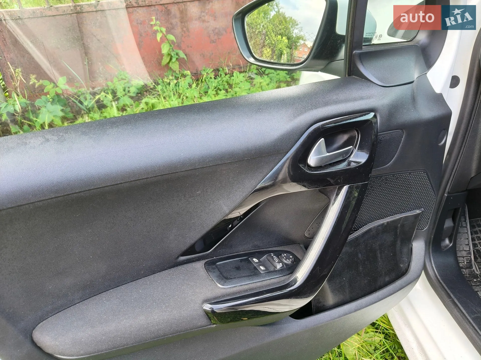 2012 Peugeot 208 - мініатюра 19
