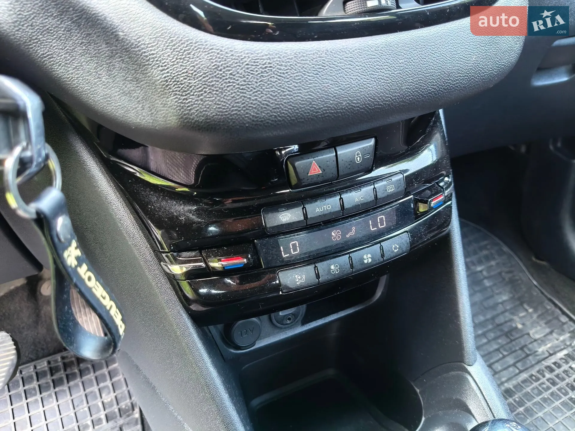 2012 Peugeot 208 - мініатюра 24