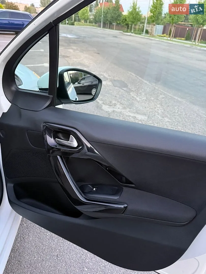 2013 Peugeot 208 - мініатюра 9