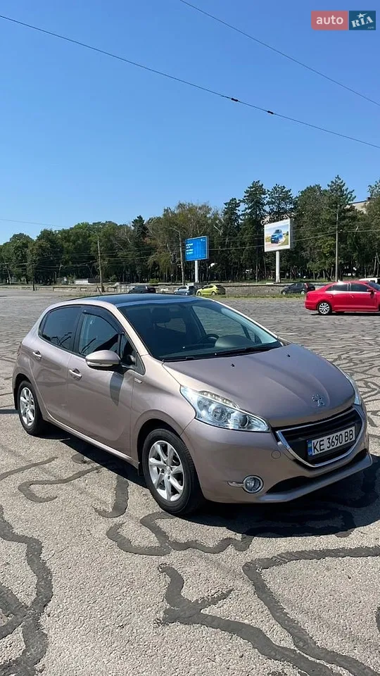 2013 Peugeot 208 - мініатюра 11