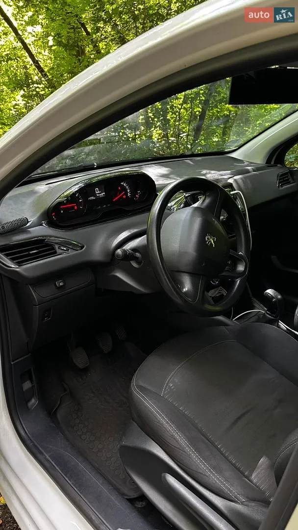2013 Peugeot 208 - мініатюра 10