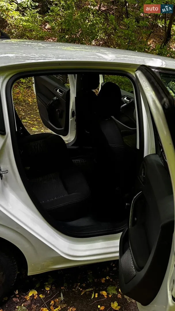 2013 Peugeot 208 - мініатюра 17