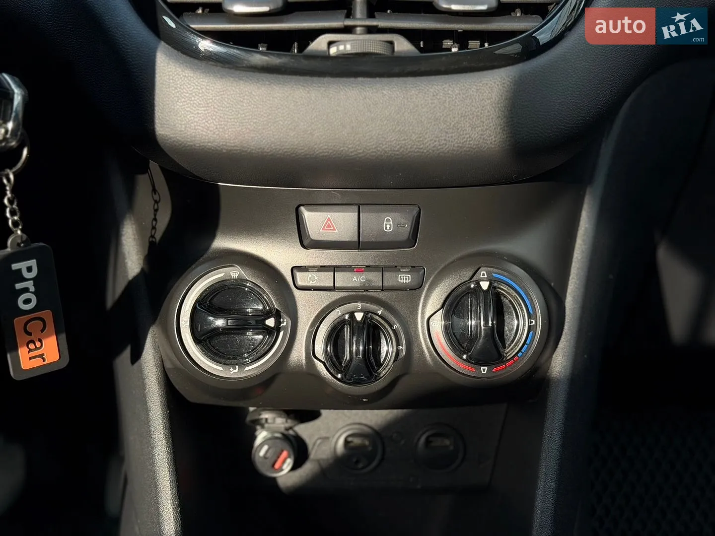 2012 Peugeot 208 - мініатюра 22