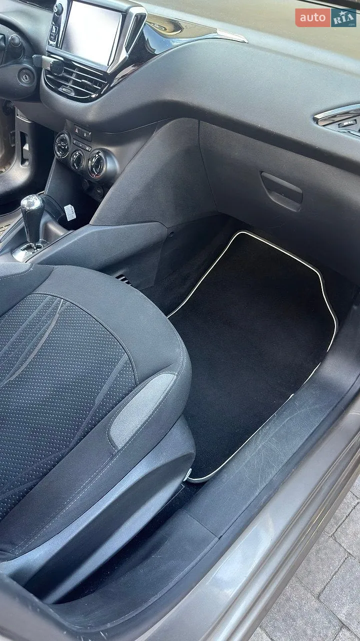2012 Peugeot 208 - мініатюра 12