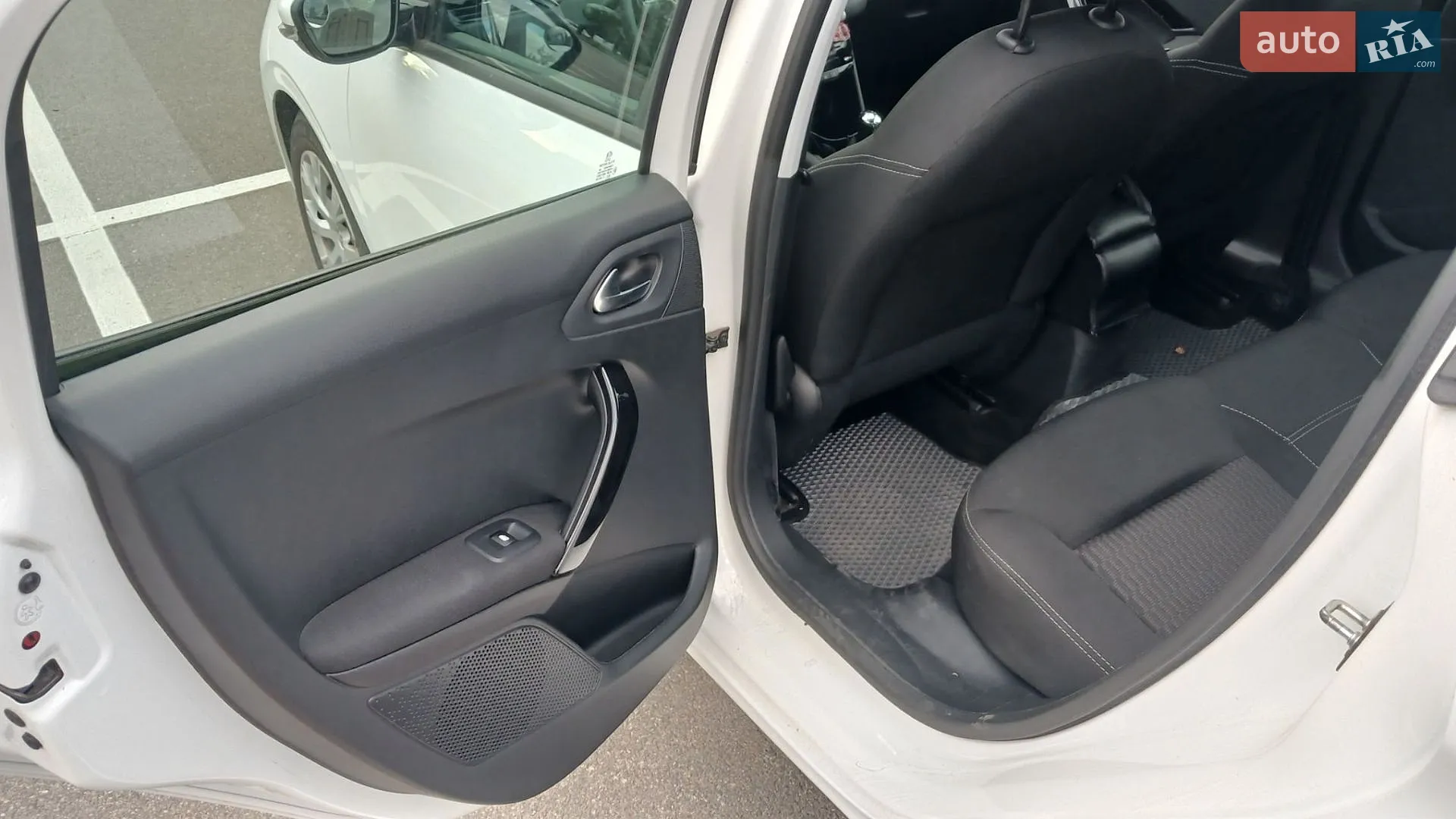 2017 Peugeot 208 - мініатюра 8