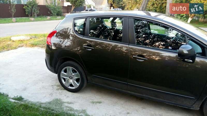 Позашляховик / Кросовер Peugeot 3008 2011 в Прилуках