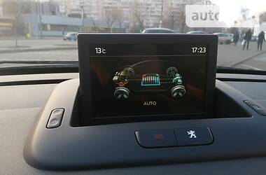 Позашляховик / Кросовер Peugeot 3008 2013 в 