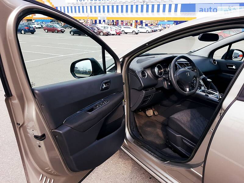 Позашляховик / Кросовер Peugeot 3008 2010 в Львові