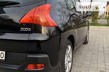 Позашляховик / Кросовер Peugeot 3008 2010 в 