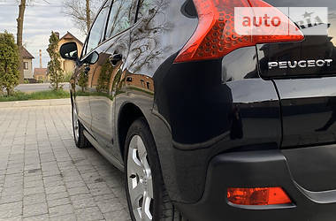 Позашляховик / Кросовер Peugeot 3008 2010 в 