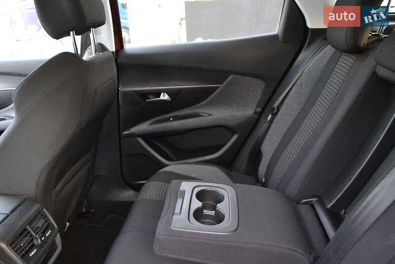 Позашляховик / Кросовер Peugeot 3008 2017 в Хусті