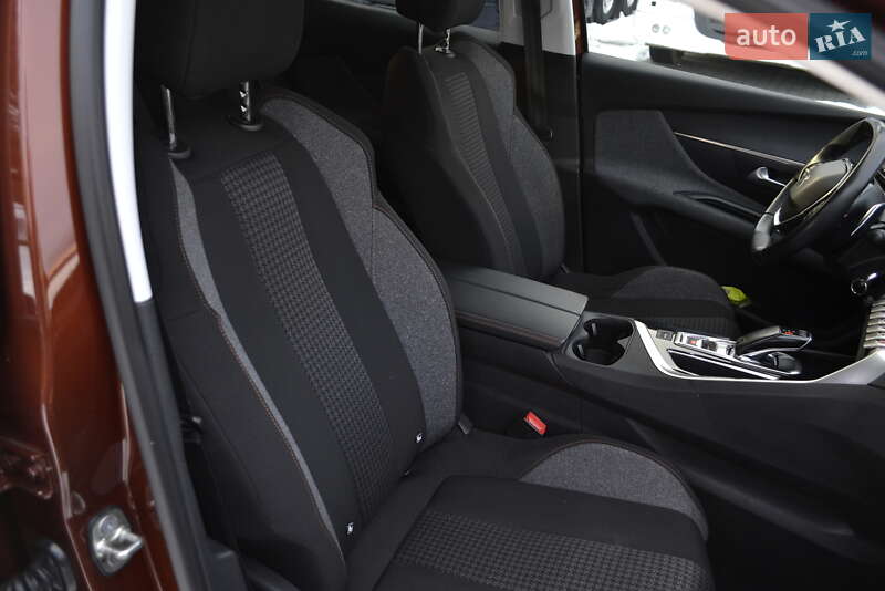 Позашляховик / Кросовер Peugeot 3008 2017 в Хусті