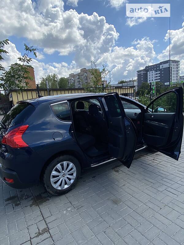 Позашляховик / Кросовер Peugeot 3008 2010 в Івано-Франківську