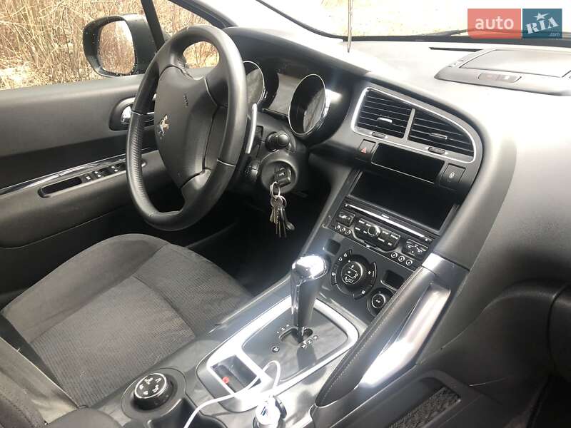 Позашляховик / Кросовер Peugeot 3008 2012 в Івано-Франківську