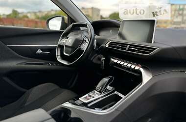 Позашляховик / Кросовер Peugeot 3008 2017 в 