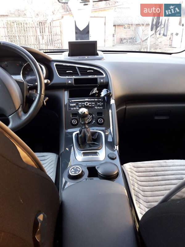 Позашляховик / Кросовер Peugeot 3008 2011 в Слов'янську