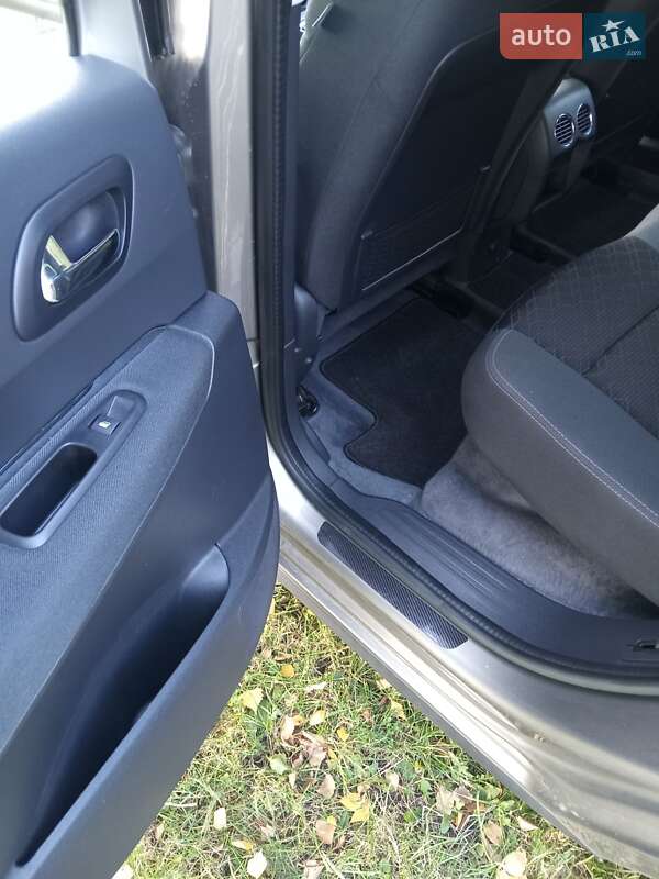 Позашляховик / Кросовер Peugeot 3008 2013 в Звягелі