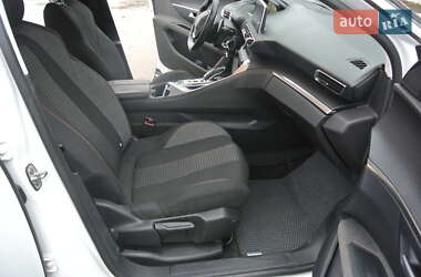 Позашляховик / Кросовер Peugeot 3008 2017 в 