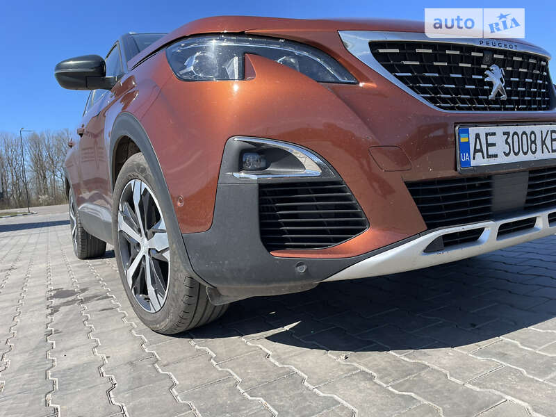 Новый Peugeot 3008: сначала показан интерьер