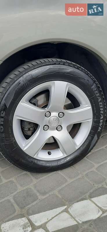 Внедорожник / Кроссовер Peugeot 3008 2013 в Новомосковске