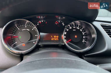 Позашляховик / Кросовер Peugeot 3008 2009 в 
