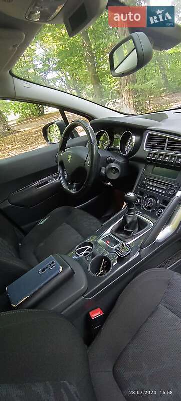 Позашляховик / Кросовер Peugeot 3008 2010 в Тальному