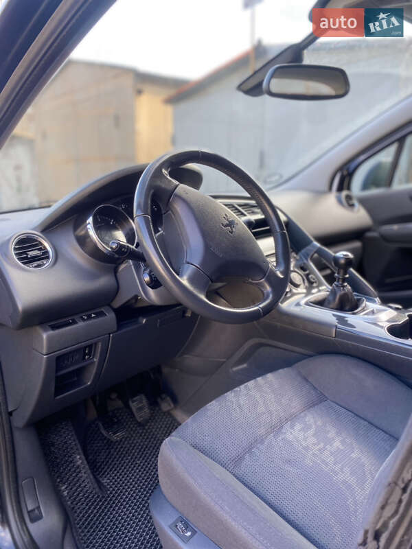 Позашляховик / Кросовер Peugeot 3008 2012 в Івано-Франківську