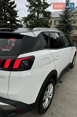 Позашляховик / Кросовер Peugeot 3008 2017 в 