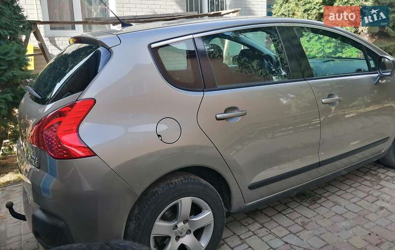 Позашляховик / Кросовер Peugeot 3008 2010 в Луцьку