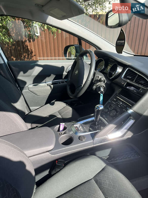 Позашляховик / Кросовер Peugeot 3008 2014 в Волочиську