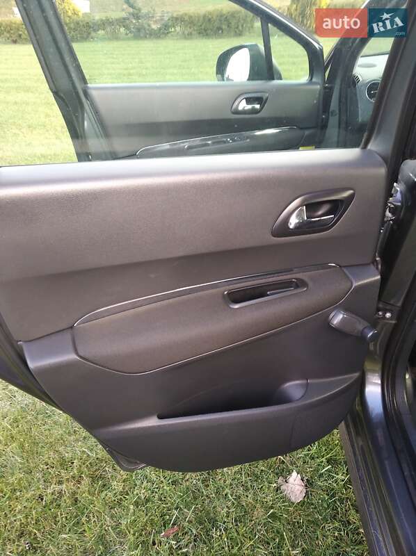 Позашляховик / Кросовер Peugeot 3008 2010 в Городку