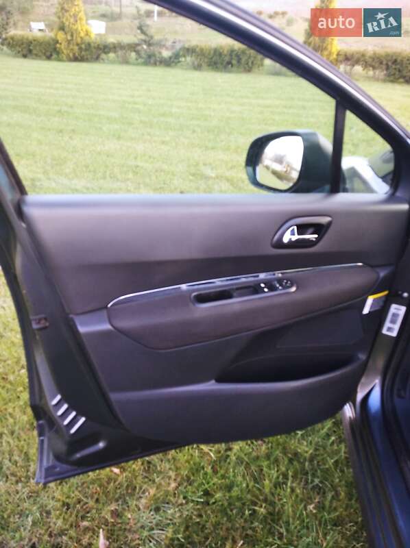 Позашляховик / Кросовер Peugeot 3008 2010 в Городку