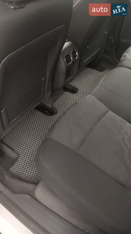 Позашляховик / Кросовер Peugeot 3008 2011 в Запоріжжі