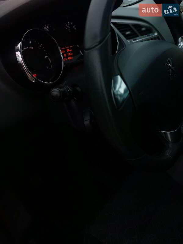 Позашляховик / Кросовер Peugeot 3008 2014 в Володимирі