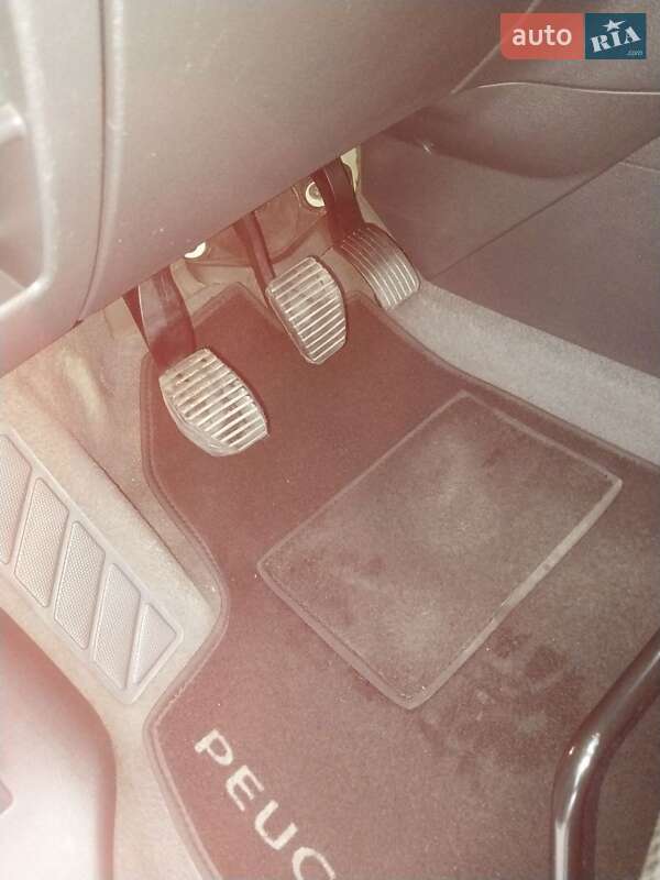 Позашляховик / Кросовер Peugeot 3008 2014 в Володимирі