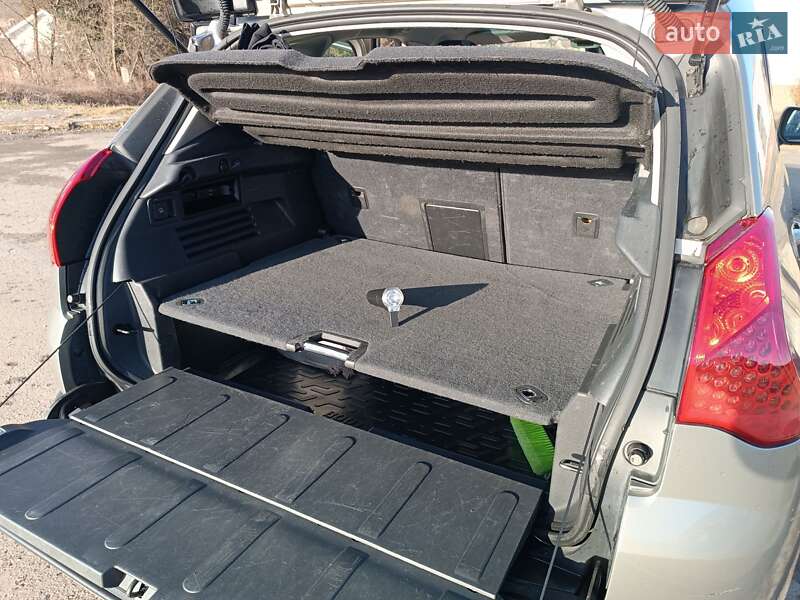 Внедорожник / Кроссовер Peugeot 3008 2011 в Калуше