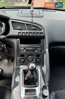 Позашляховик / Кросовер Peugeot 3008 2015 в 